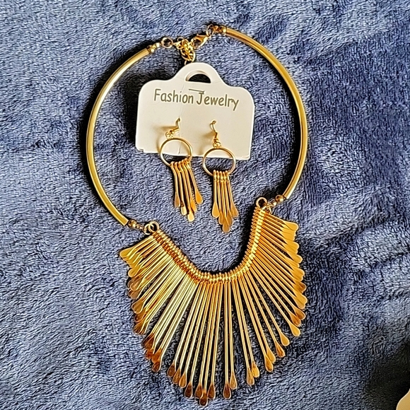 Costume Jewelry Set-Gold - Picture 1 of 3